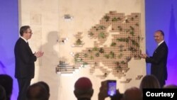 Šef Delegacije EU u Srbiji Sem Fabrici i predsednik Srbije Aleksandar Vučić na svečanom prijemu povodom proslave Dana Evrope u Skupštini grada Beograda. Foto: FoNet