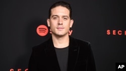 G-Eazy tiba di Penghargaan Secret Genius di Vibiana, di Los Angeles, 1 November 2017.