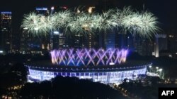 Pesta kembang api di stadion Gelora Bung Karno pada upacara pembukaan Asian Games di Jakarta, 18 Agustus 2018 lalu.