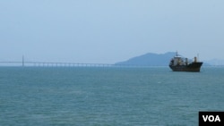 马六甲海峡（美国之音朱诺拍摄，2016年03月21日）