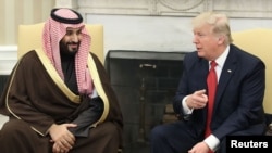 Putra Mahkota Pangeran Mohammad bin Salman (kiri) dan Presiden AS, Donald Trump. (Foto: dok).