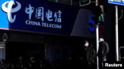 Logo China Telecom terlihat di Shanghai, China 8 Januari 2021. (Foto: REUTERS/Aly Song)