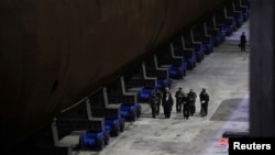 2025년 3월 8일 북한 관영매체 조선중앙통신이 비공개 장소에서 진행된 김정은 북한 국무위원장의 조선소 시찰 사진을 보도하며 핵추진 잠수함의 일부분을 공개했다.