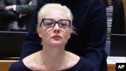 Julija Navalnaja, supruga preminulog ruskog opozicionara, na sastanku u Briselu (Foto: Yves Herman, Pool Photo via AP)