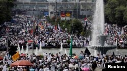 Massa ummat Islam memadati kawasan Monumen Nasional di Jakarta dan sekitarnya, dalam Acara Reuni 212 pada hari Minggu 2 Desember 2018. 