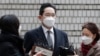 Wakil Ketua Samsung Electronics Lee Jae-yong (tengah), memberikan keterangan kepada wartawan setibanya di Pengadilan Tinggi Seoul di Seoul, Korea Selatan, Senin, 18 Januari 2021.