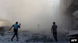 People and a journalist rush toward the scene of an explosion following an Israeli strike which reportedly targeted a school in the Zeitoun district on the outskirts of Gaza City, on Sept. 1, 2024.