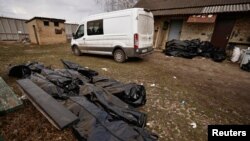 Vreće sa posmrtnim ostacima civila ubijenih u Buči (Foto: AP/Rodrigo Abd)