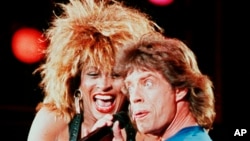 Tina Tarner i Mik Džeger na koncertu Live Aid u Filadelfiji, 13. jula 1995. (Foto: AP/Amy Sancetta)