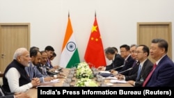 中国领导人习近平与印度总理莫迪在俄罗斯喀山出席金砖国家峰会期间举行会晤。（2024年10月23日）