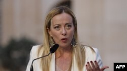 រូបឯកសារ៖ នាយករដ្ឋមន្រ្តី​អ៊ីតាលី​លោកស្រី Giorgia Meloni ថ្លែងនៅក្នុងសន្និសីទសារព័ត៌មានរួមមួយ ក្រោយកិច្ចប្រជុំកំពូល EU-MED9 នៅប្រទេសម៉ាល់តា កាលពីថ្ងៃទី២៩ ខែកញ្ញា ឆ្នាំ២០២៣។ 