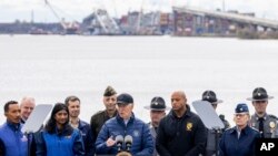 Predsednik Bajden govori u blizini srušenog mosta Frensis Skot Ki u Baltimoru, 5. aprila 2024. (Foto: AP/Julia Nikhinson)