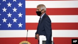 ARHIVA - Doktor Entoni Fauči, glavni savetnik predsenika Bajdena za pandemiju (Foto: AP/Evan Vucci)