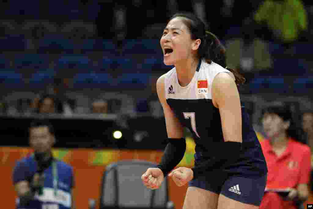 2016年8月6日,巴西里约热内卢举行的2016年夏季奥运会女子排球预赛中,中国的魏秋月在得分后的反应,满脸欣喜。2018年1月15日,中国女排国家队前队长、奥运冠军魏秋月当选共青团天津市委副书记(兼职)。