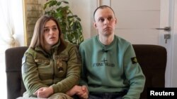 Alina Panina i Ilija Muzika tokom intervjua za Rojters.