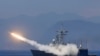 Kapal ROCS Chi Kuang menembakkan rudal saat berlangsungnya latihan tahunan utama "Han Kuang" di Yilan, lepas pantai timur laut Taiwan, 26 Juli 2022. (REUTERS/Ann Wang)
