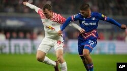 Jovan Mijatović (desno) u dresu Crvene zvezde, jesenas na utakmici Lige šampiona protiv Lajpciga (Foto: AP Photo/Matthias Schrader)