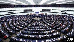 ARHIVA: Evropskli parlament tokom zasedanja (Foto: AFP/FREDERICK FLORIN)