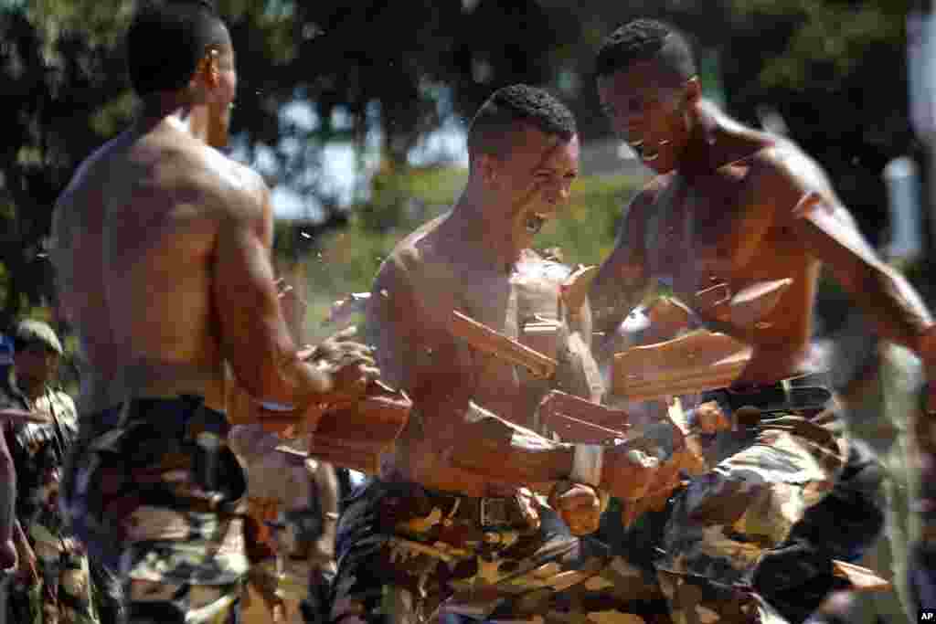 A soldier with the Algerian special forces displays his skills during a military show in Algiers, July 5, 2017.