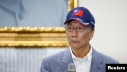 台湾鸿海集团董事长郭台铭头戴台湾国旗帽2019年4月17日宣布参加2020台湾总统竞选。