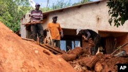 Dzimba dzakawanda dzakaparadzwa nedutumupengo reCyclone Idai, uye vanhu vakawanda vakarasikirwa nehupenyu hwavo.