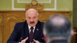 Predsednik Belorusije Aleksandar Lukašenko razgovara sa američkim državnim sekretarom Pompeom, 1. februara 2020.