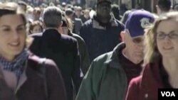 Warga Katolik Amerika memprotes kebijakan pemerintahan Presiden Barack Obama terkait soal mandat layanan keluarga berencana (KB).