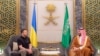 Yarima Mohammed Bin Salman na Saudi Arabiya lokacin sadawarsu da shugaban kasar Ukraine Volodymyr Zelenskyy a Jeddah