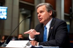 Kepala FBI Christopher Wray memberikan keterangan di depan Komisi DPR AS (10/6).