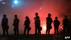 Policija raspoređena oko Bele kuće za vreme demonstracija zbog ubistva Džordža Flojda, 31. maja 2020. (Foto: AFP)