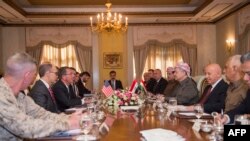 Američki sekretar za odbranu Eš Karter na sastanku sa kurdskim liderom Masudom Barzanijem