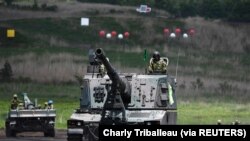 Latihan tembakan tahunan Pasukan Bela Diri Jepang di Higashi-Fuji, Gotemba di prefektur Shizuoka, Jepang, 23 Mei 2020. (Photo: Charly Triballeau via REUTERS)