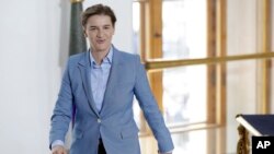 Premijerka Ana Brnabić rekla je da Vlada povlači odluku na molbu predsednika Aleksandra Vučića