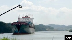 Mỗi năm có khoảng 5% lượng hàng hóa quốc tế đi ngang qua con kênh đào dài 80 kilômét nối liền Đại Tây Dương và Thái Bình Dương.