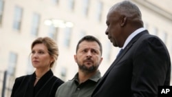 乌克兰总统泽连斯基与美国国防部长奥斯汀会面讨论军援。（美联社资料图）