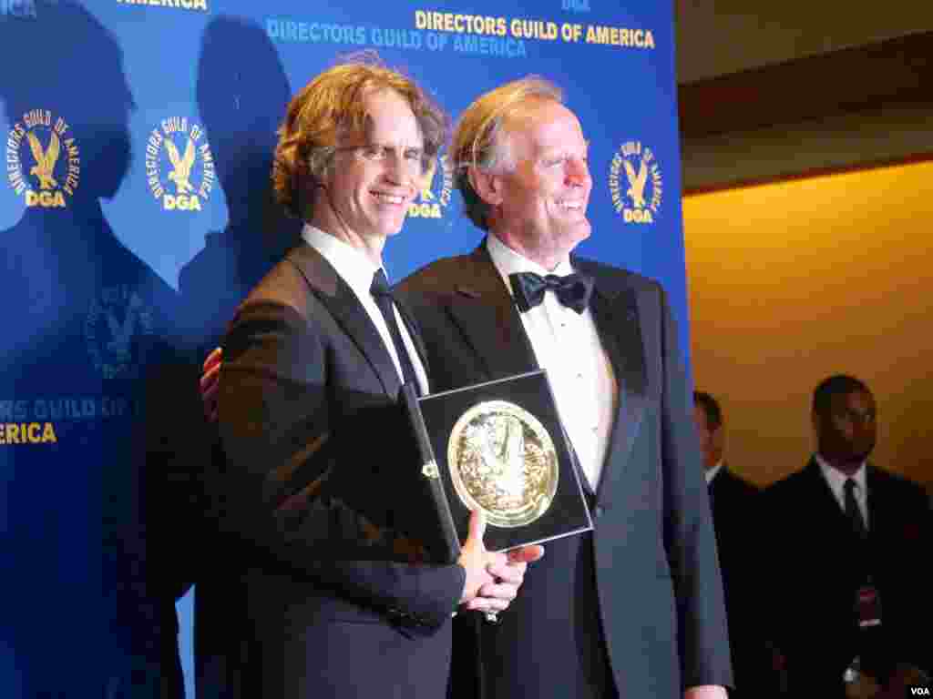 电视影片导演奖得主杰·罗奇(美国之音国符摄影)