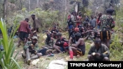 Tentara Pembebasan Nasional Papua Barat-Organisasi Papua Merdeka (TPNPB-OPM) saat berada di salah satu kawasan pegunungan Papua. 