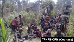 Tentara Pembebasan Nasional Papua Barat-Organisasi Papua Merdeka (TPNPB-OPM) saat berada di salah satu kawasan pegunungan Papua. 